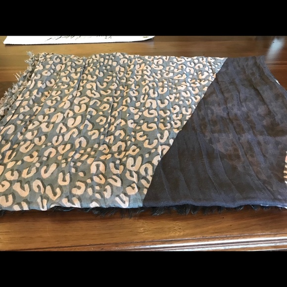 Louis Vuitton - Picture 2 of 5